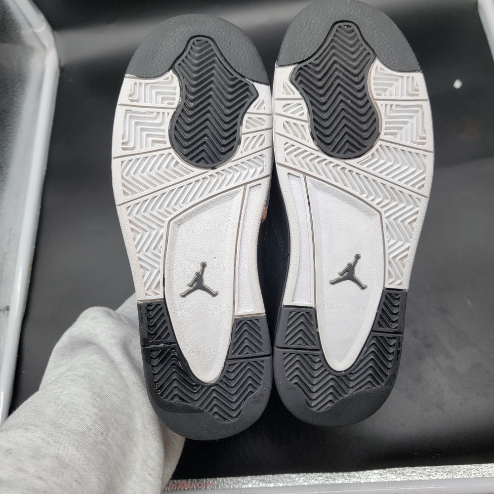 Jordan 4 - Picture 6 of 7
